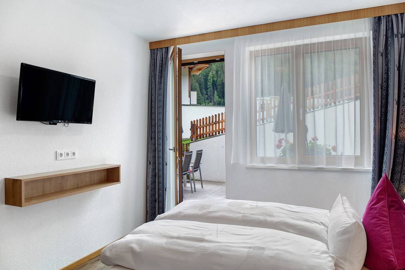 Ganzes Studio, Ferienwohnung 'Ballunspitze' mit Bergblick, Gemeinschaftsterrasse und Wi-Fi in Galtür, Verwall
