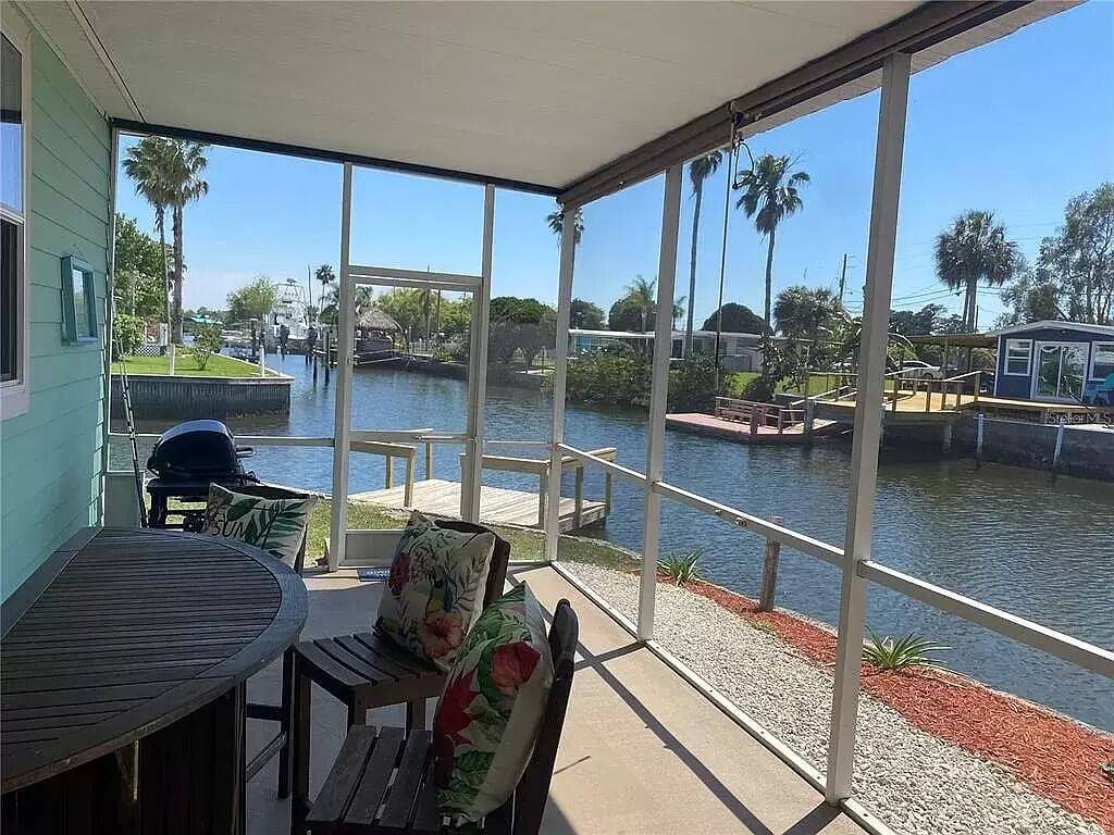 Fully remodeled, adorable coastal canal house on a spacious corner lot. in Hudson, Pasco County