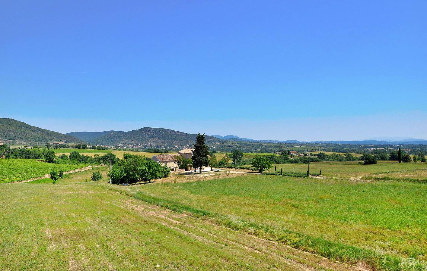 Luxuriöses Appartement: Atemberaubende Aussicht, Pool & Parkplatz in Saint-Sauveur-de-Cruzières, Cevennen