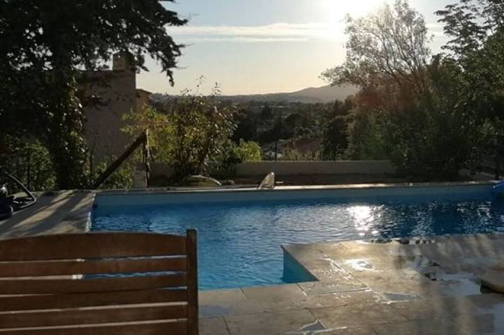 Apartamento de vacaciones para 4 personas, con jardín además de terraza y piscina - 1