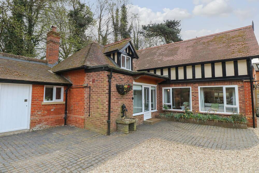 Log Cabin for 8 People in Wroxham, Norfolk
