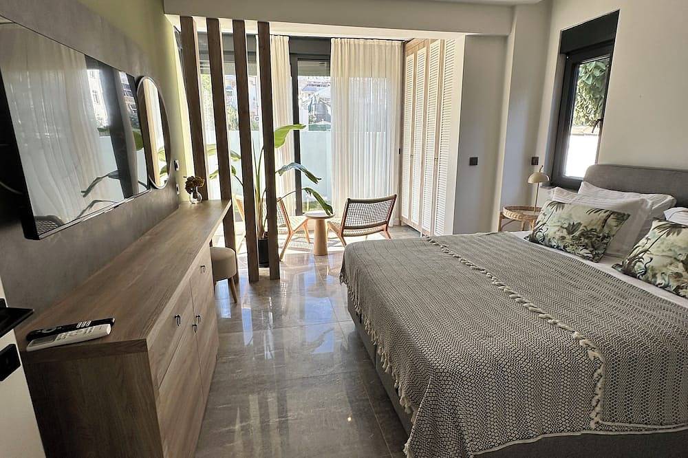 Entire apartment, Charming Beachside Apartment with Private Garden in Side, Manavgat