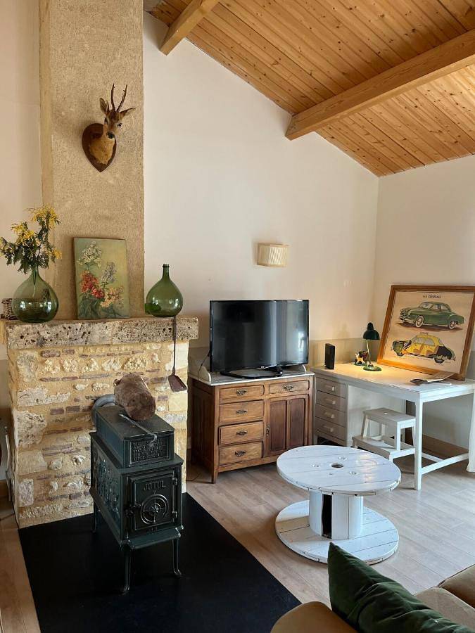 Gîte pour 9 personnes, avec piscine ainsi que terrasse et jardin à Saint-Georges-Blancaneix