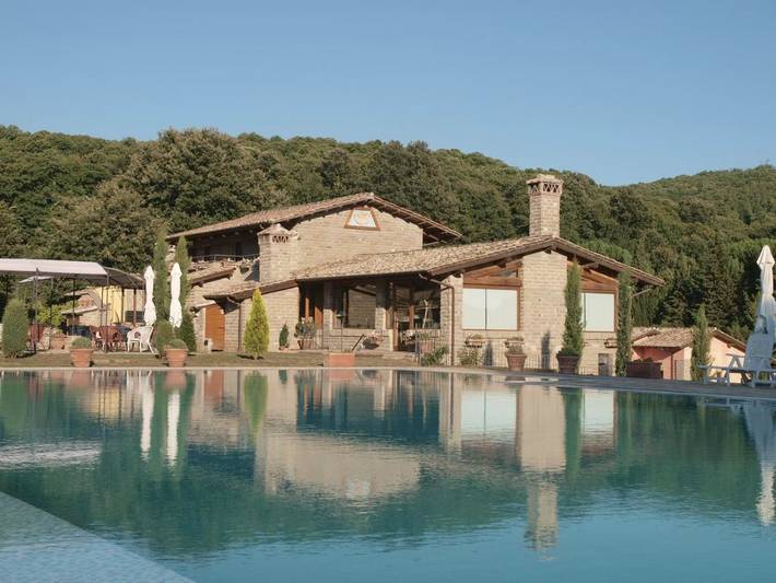 Casa vacanza per 4 persone, con Terrazza e Giardino nonché Piscina e Panorama a Sutri