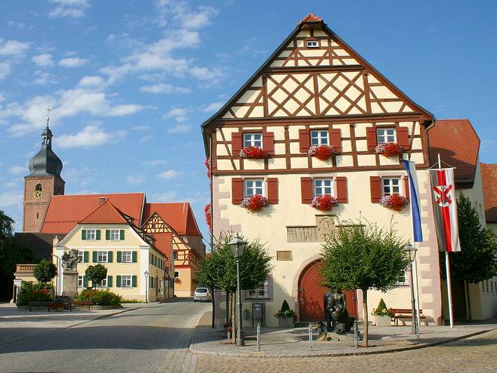 Ganze Wohnung, Die Galerie - Ferienwohnung - Ferienwohnung Die Galerie (80qm) mit Balkon und kostenfreiem Wlan in Merkendorf, Fränkisches Seenland