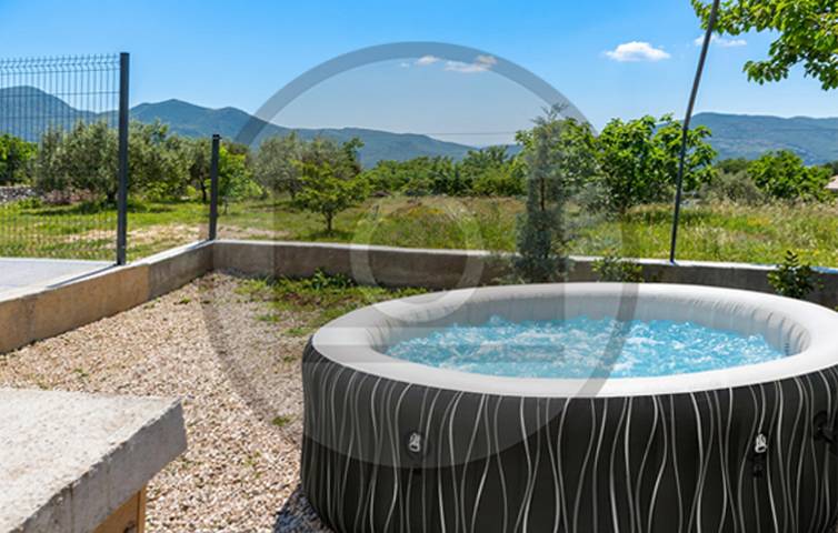 Schickes 1-Zimmer-Apartment mit WLAN, Klimaanlage, Küche und Parkplatz in Šestanovac, Makarska Riviera