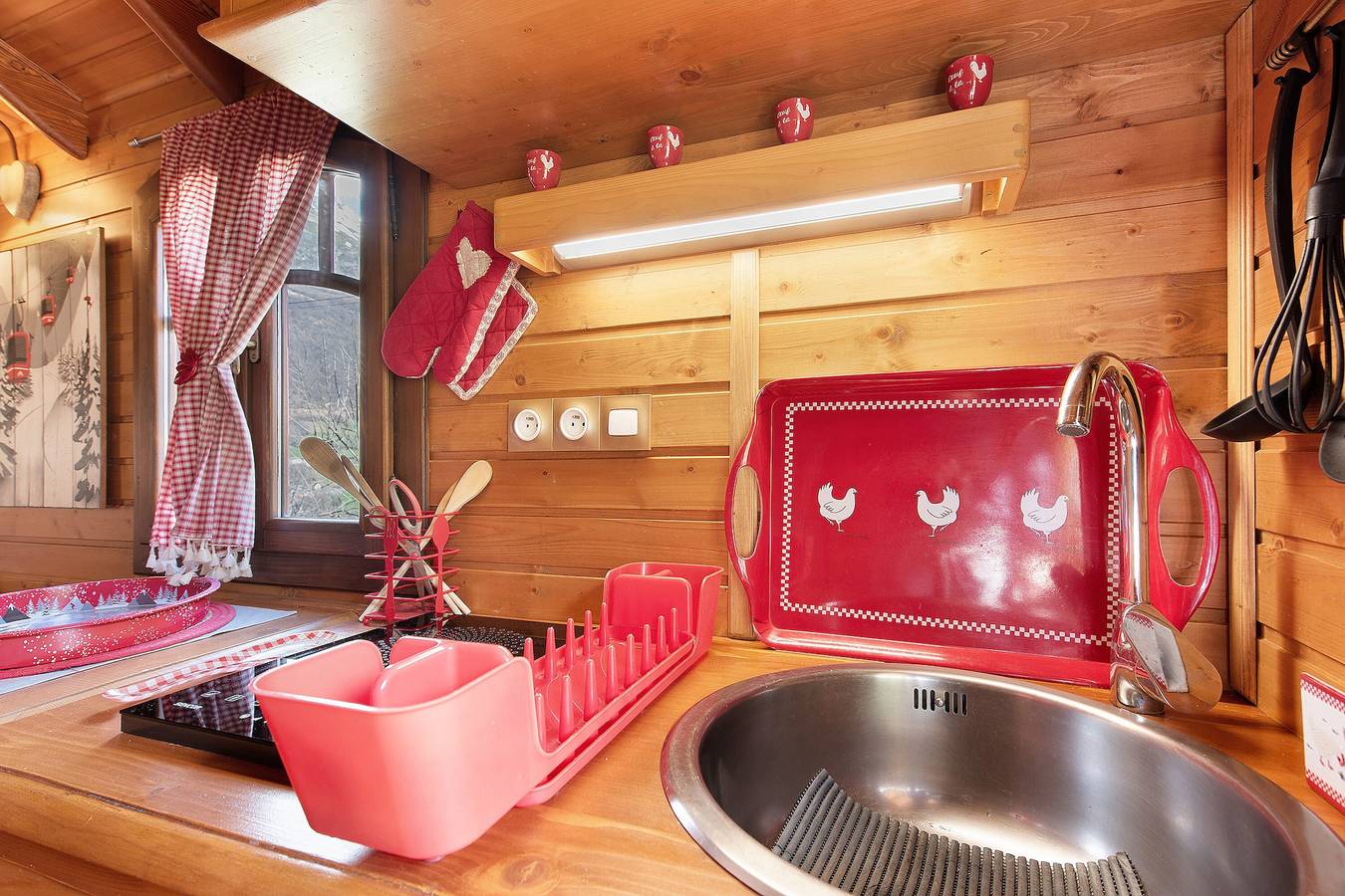 Noche Bohemia en la Montaña – Roulotte Ancolie con Vista, Calefacción y Wi-Fi in Gèdre, Parque nacional de los Pirineos