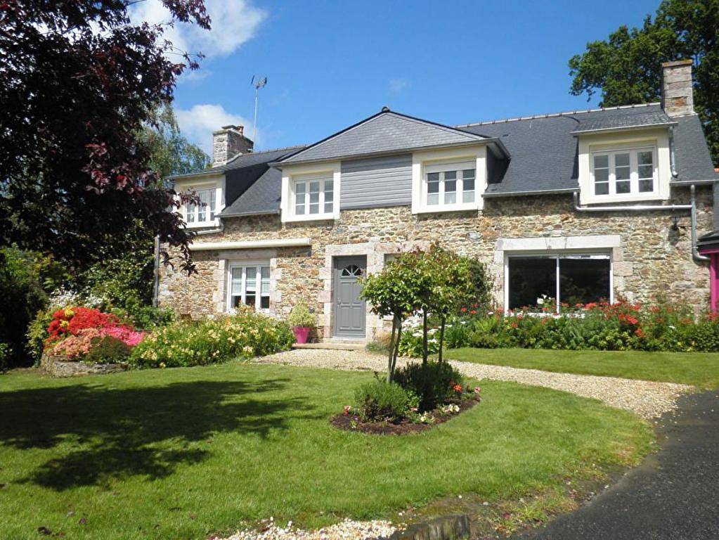 Les Écureuils - Coquelicots in Hénanbihen, Région de Dinan