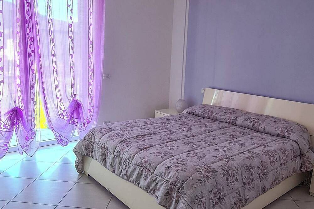 Appartement entier, Appartement de 3 chambres à seulement 100 mètres de la plage et de la promenade in Maccagno, Maccagno con Pino e Veddasca