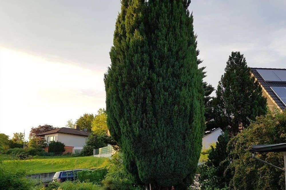 Ganze Wohnung, Ferienwohnung mit 2 getrennten Schlafräumenund neuem Bad in Altenstadt a.d.Waldnaab, Naturpark Nördlicher Oberpfälzer Wald