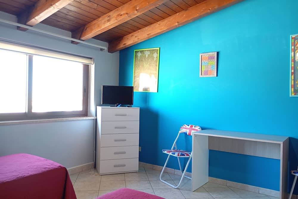 Entire apartment, Ten minutes from the airport. Five minutes away station. Park and Fly. Breakfast in Villagrazia di Carini, Carini