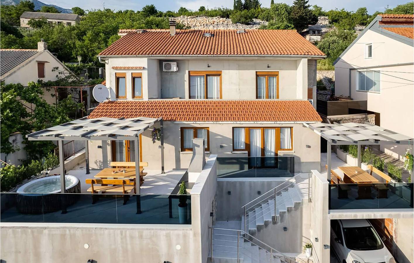 Ganze Ferienwohnung, Gemütliche Ferienwohnung mit Pool, WLAN und Garage, 2 km vom Strand entfernt in Baric Draga, Nationalpark Paklenica