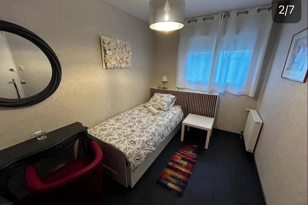Comfortable, quiet Mawa room with adjoining bathroom in Vaulx en Velin (69) in Vaulx-en-Velin, Rhône