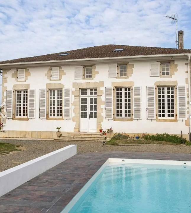 Location de vacances pour 14 personnes, avec Terrasse et Piscine à Hinx (Landes)