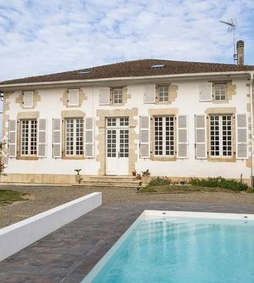 Gîte pour 13 personnes, avec piscine et terrasse à Hinx (Landes)
