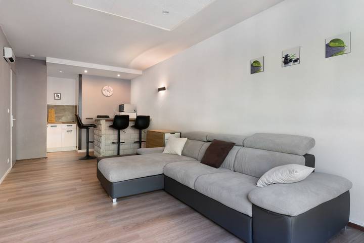 Apartamento entero, Apartamento Refugio de las Tribus: vistas a la montaña, jardín común y balcón privado in Villard-de-Lans, Parc naturel régional du Vercors