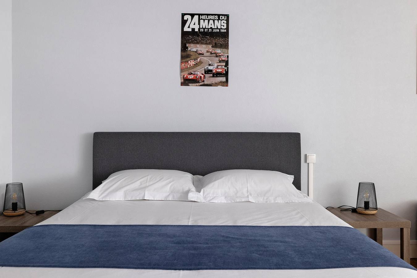 Chambre d'hôtes 'Chambre Ferrari' avec terrasse partagée, jardin partagé et Wi-Fi in Laigné-en-Belin, Sarthe