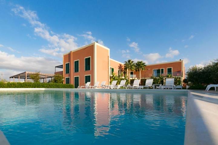 Ferienanlage für 2 Personen, mit Terrasse und Garten sowie Pool