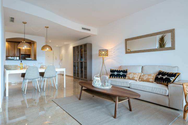 Entire apartment, Apartment 'Elveria Hills' with Sea View, Wi-Fi and Air Conditioning in Elviria, Marbella