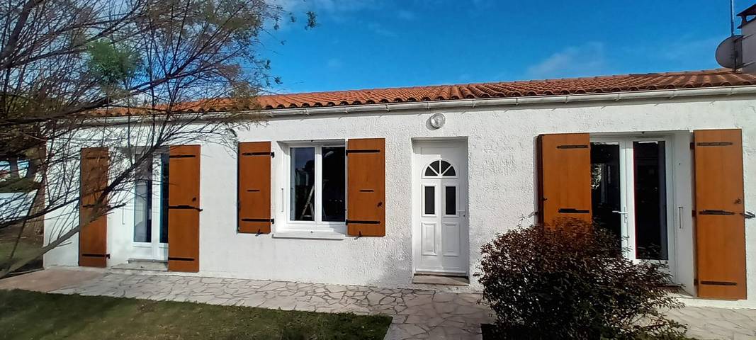 Gîte pour 6 personnes, avec terrasse et jardin