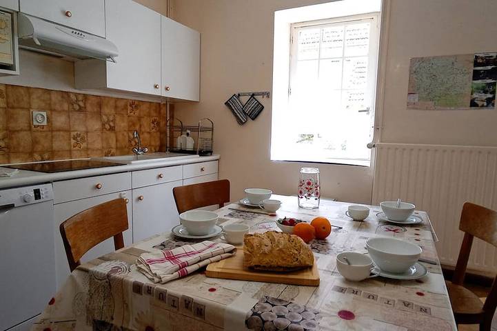 Location de vacances pour 6 personnes, avec jardin à Clugnat