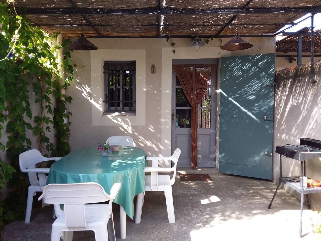 Petite maison à 10 min à pied du village, parking, Wifi, clim. in Saint-Rémy-de-Provence, Région d'Arles