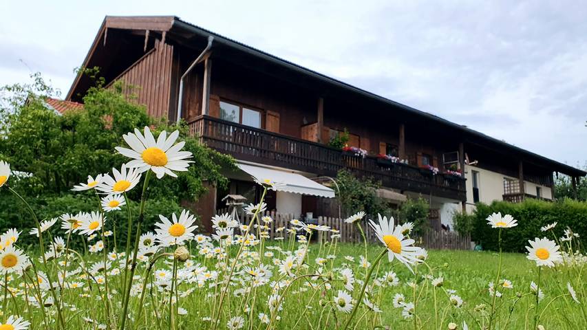 Gîte pour 2 personnes, avec balcon/terrasse ainsi que vue sur le lac et balcon, animaux acceptés à Bad Endorf - 2