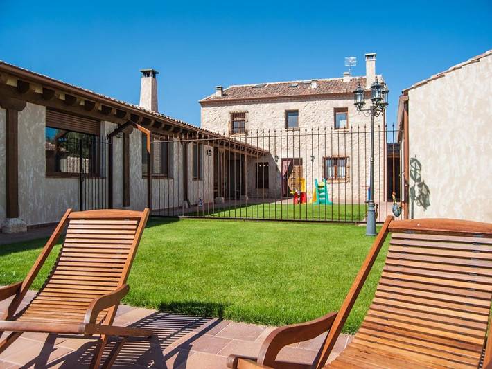 Casa rural para 11 personas, con jacuzzi además de jardín y piscina en Provincia de Segovia - 3