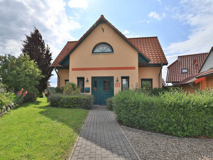 Ferienhaus für 4 Personen, mit Balkon und Terrasse sowie Garten und Sauna in Dassow