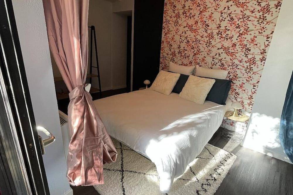 Entire apartment, Apartment t2 floor at the edge of the lot in Espalion, Massif Central