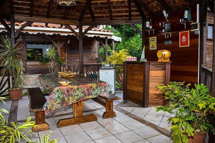 Location de vacances pour 4 personnes, avec vue ainsi que piscine et jardin à Gros Morne (homonymie) - 3