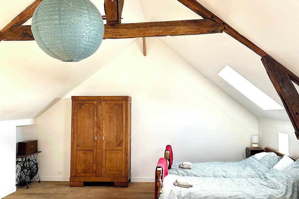 Stylish 4 bedroom Country House one hour from Paris in Chevrainvilliers, Parc naturel régional du Gâtinais français