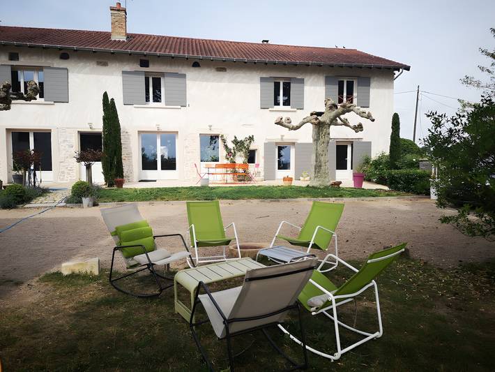Gîte pour 14 personnes dans Montceaux
