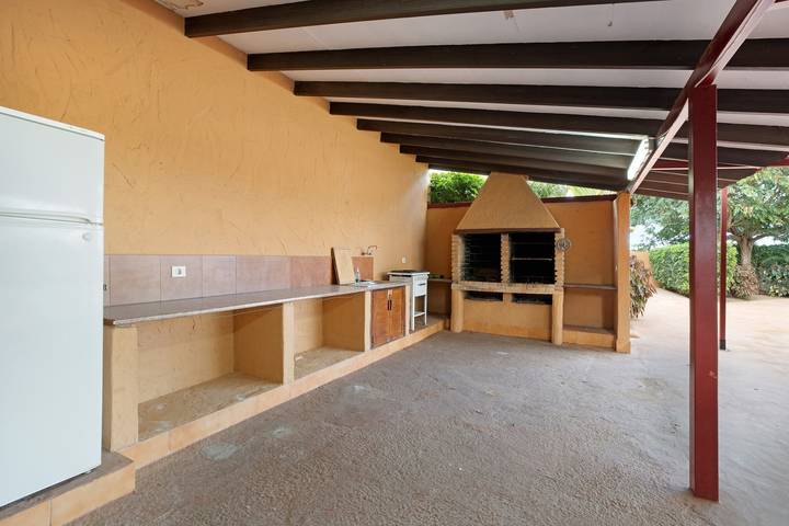 Apartamento entero, Apartamento vacacional 'Finca La Bonita Ap P1' con piscina, terraza compartida y Wi-Fi in Arona , Tenerife Sur