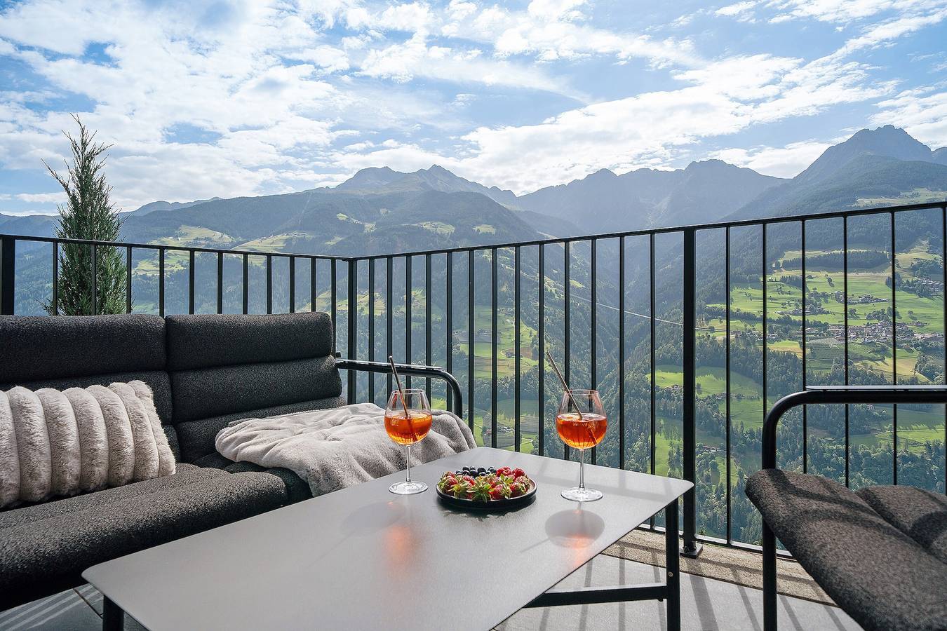 Chalet Bucher mit Whirlpool, Sauna und einen atemberaubenden Ausblick  in Vernuer, Riffian