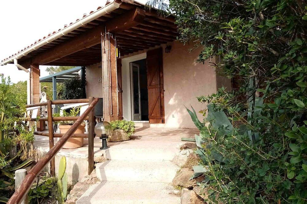 Santa Giulia Mini Villa vue mer 500 m. Plage Accès à Pied - Climatisation in Santa Giulia, Porto Vecchio