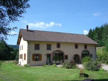 Gîte pour 10 personnes, avec terrasse à Taintrux