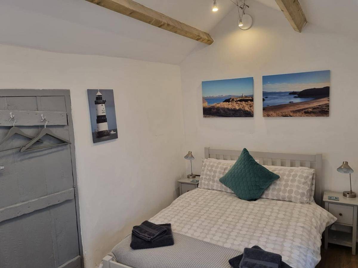 Ferrymans Cottage - Iconic Listed Building in Menai Bridge, Isle of Anglesey