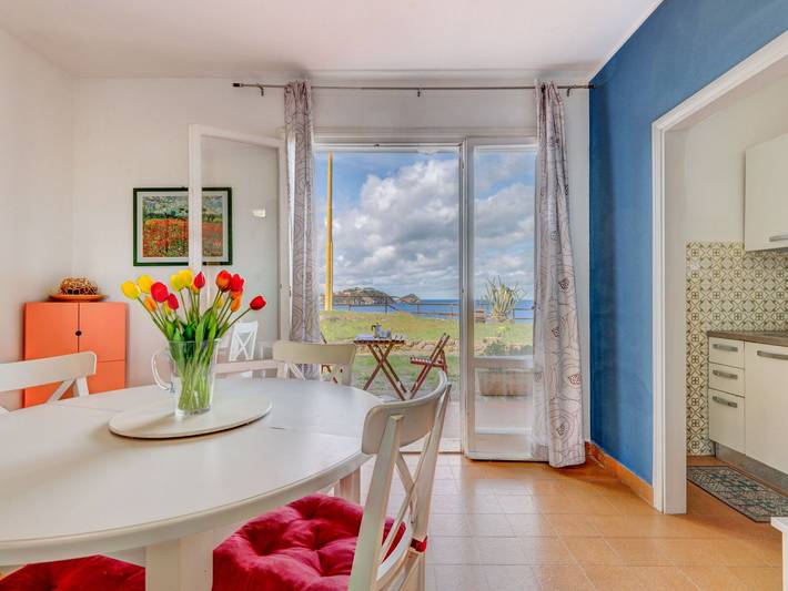 Location de vacances pour 5 personnes, avec jardin à Cavo