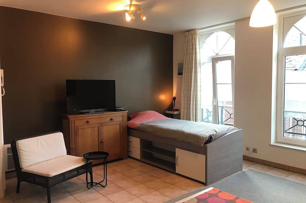 Geheel appartement, Drop off your suitcases: Convenient, comfortable and very clean Erasmus in Gembloers, Regio Namur