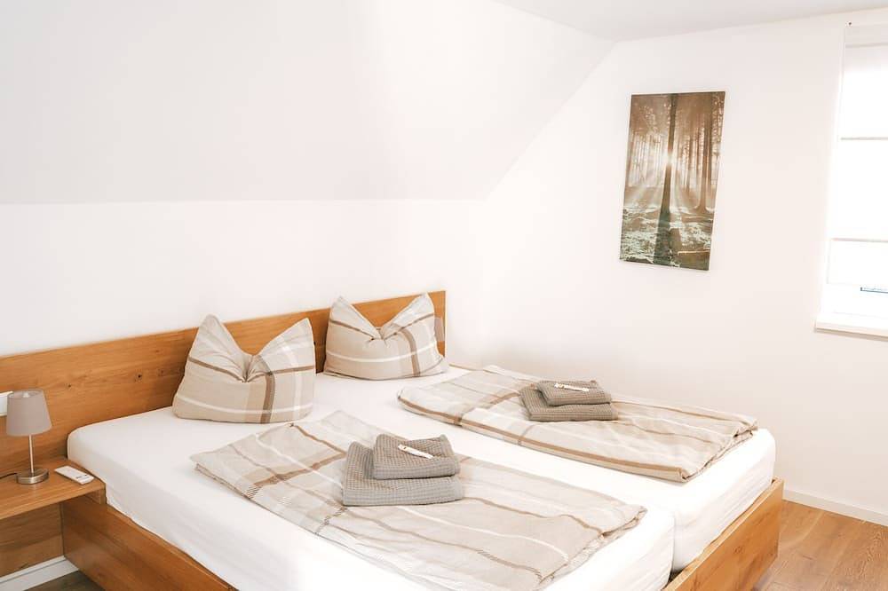Geschmackvolles Ferienhaus mit eigener Terrasse und Wlan in Wilhelmsthal, Frankenwald
