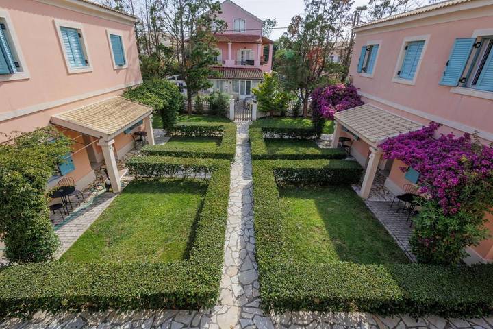 Hôtel pour 3 personnes, avec jardin et piscine, animaux acceptés