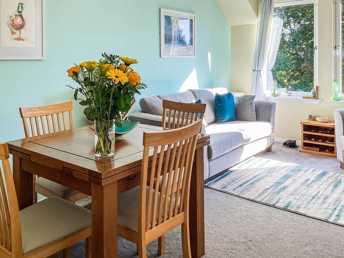 Log cabin for 4 people, with garden in Nairn