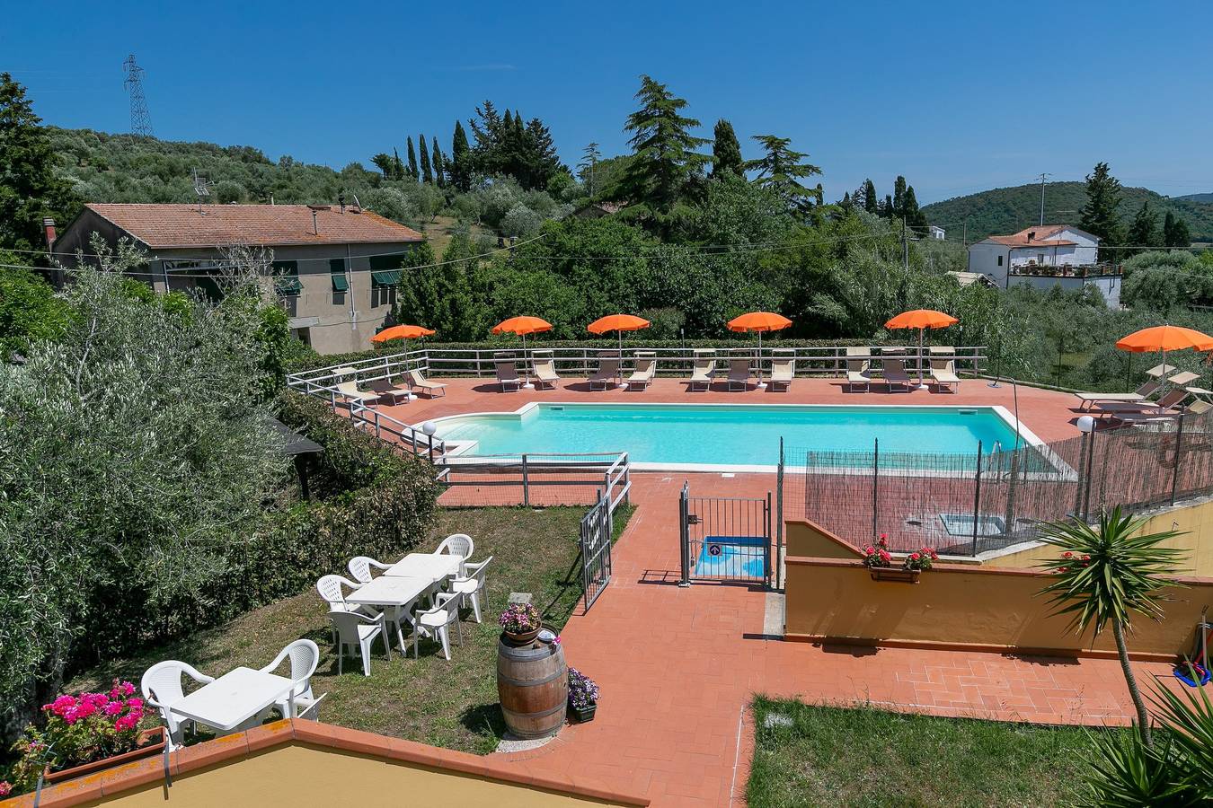 Appartamento intero, Appartamento 'Bilocale Pendolino' con balcone, piscina condivisa & Wi-Fi in Suvereto, Costa degli Etruschi