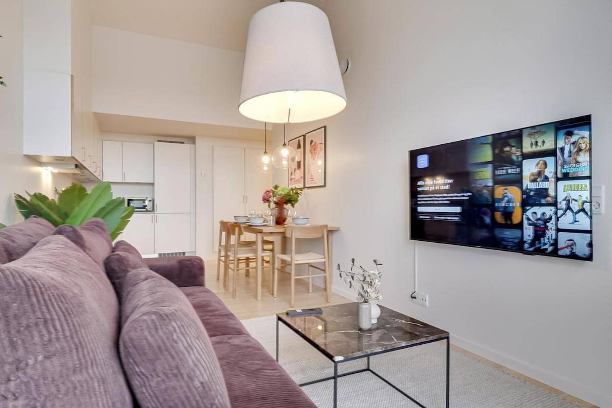 Appartement entier, Højloftet stilfuld lejlighed tæt på centrum med altan in Odense, Région d'Odense