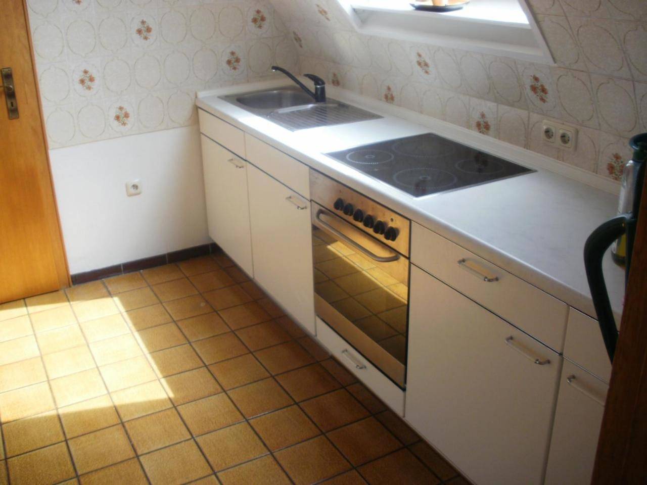 Ganze Wohnung, One-Bedroom Apartment in Frechen, Rhein-Erft-Kreis