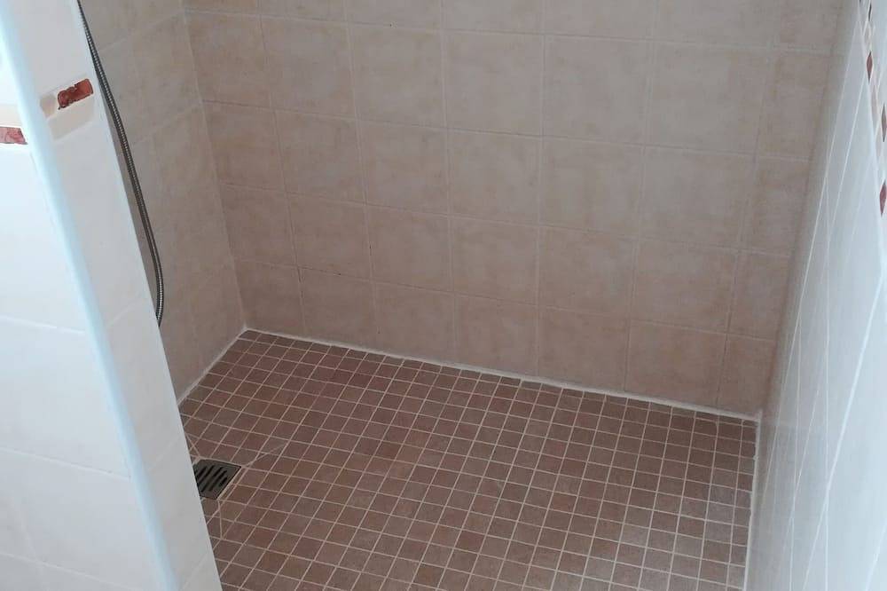 Pleasant house in Provence, Large terrace and enclosed garden, rated 3 stars in Saint-Chamas, Côte méditerranéenne (France)