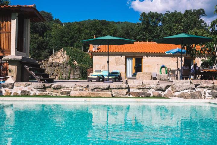 Location de vacances pour 4 personnes, avec jardin ainsi que piscine et vue, animaux acceptés à Ribeira de Pena - 4