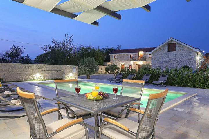Villa für 10 Personen, mit Garten und Balkon in Zadar - 2