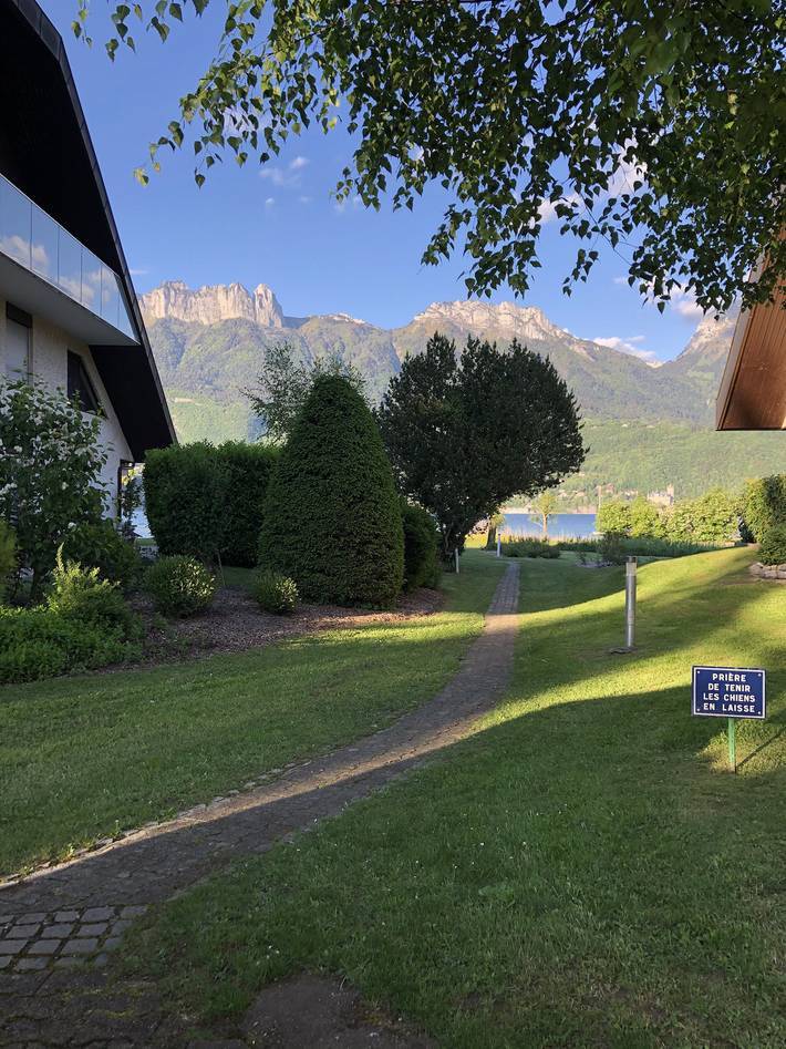 Gîte pour 8 personnes, avec jardin ainsi que terrasse et vue sur le lac à Duingt - 4